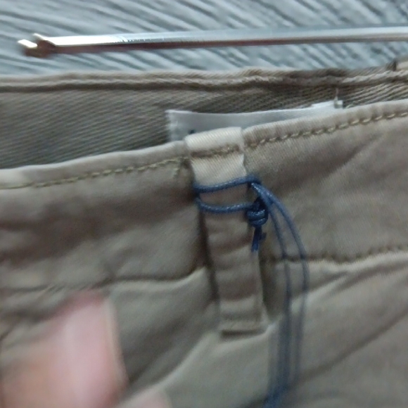 GAP Men's Khaki Chinos - Picture 4 of 4